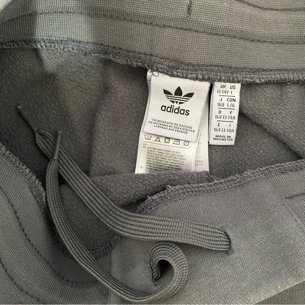 Adidas Originals 3-Stripes Jogger Pants Gray Youth L‎ (13–14Y) Casual Loungewear